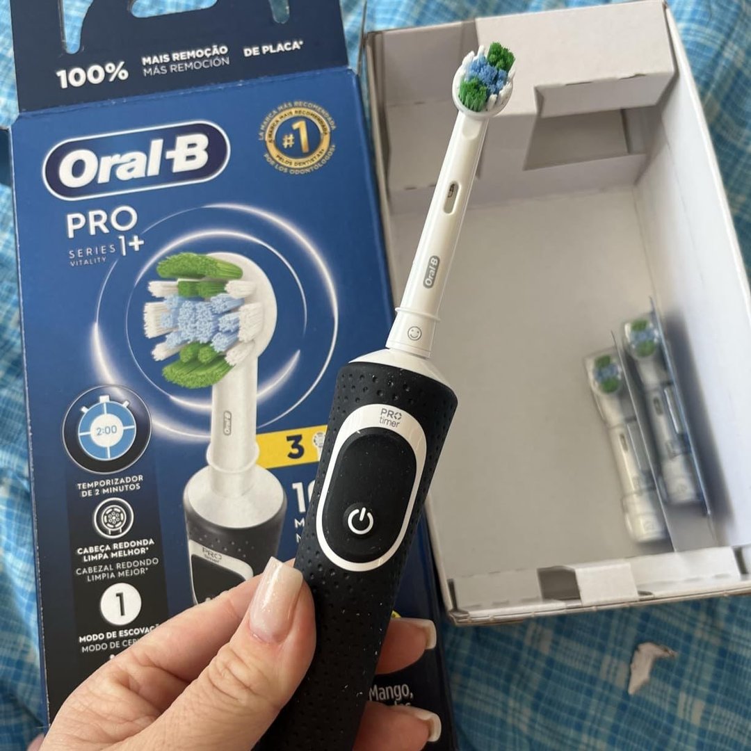 Escova Elétrica Oral-B PRO Series c/ temporizador + 3 refis